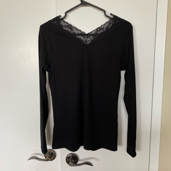 Black long sleeve tight top w lace - Picture 1 of 4
